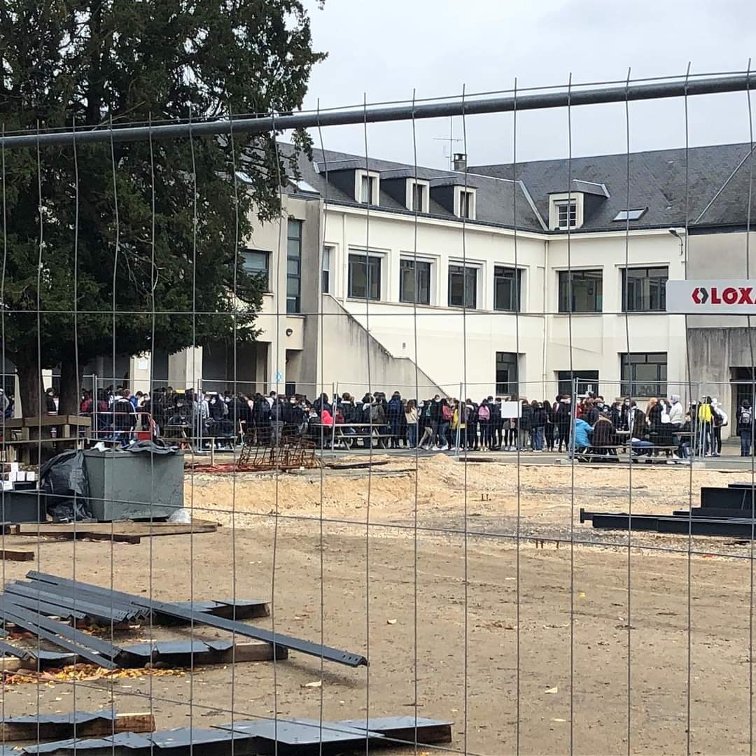 binbin_____'s tweet image. J'me revois entrain de me plaindre dans la queue du self à Zola, mais là c'est autre chose mdr