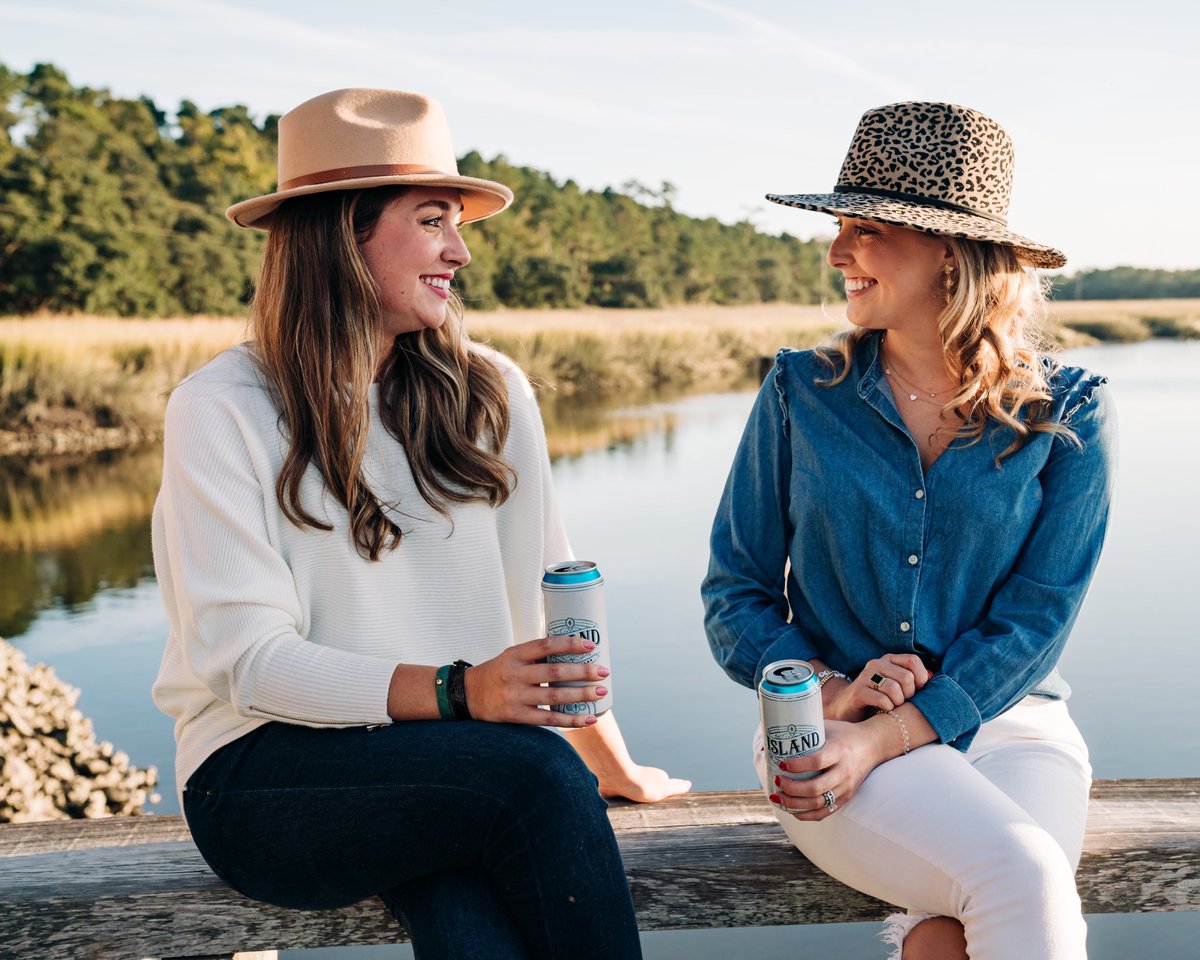 islandbrandsusa's tweet photo. A beer as crisp as the fall air ⁠🍂🍺
⁠⠀
#islandcoastallager #slandlocals #localsonly #fallfashion #madeforeasydrinking https://t.co/r6Mhc2aohf