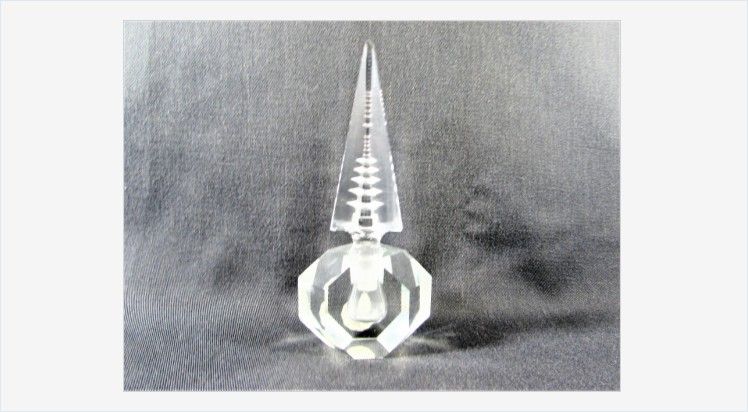 EtagereAntiques's tweet photo. Irice Perfume Bottle Cut Crystal Art Deco Pagoda Japan #vintage #vintagevanity #perfumebottle #perfume #ladiesperfume #cutcrystal #artdecor #pagoda #irice https://t.co/S8RRVgLVhc https://t.co/RpSkinj9se