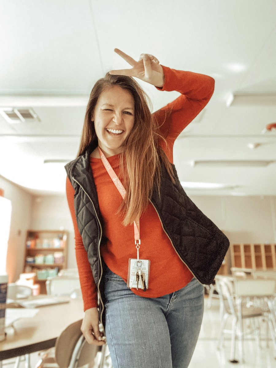mcCroryDillard's tweet photo. This teacher is thankful that she gets to be with her students in person! 🤟🏻
.
Students: “Ms. McCrory you’re shorter than you look on the computer screen” @DillardMagnetES https://t.co/GAVXvJvIZp