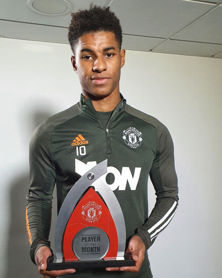 ManUtd's tweet photo. ➕🏆

@MarcusRashford with his #MUFC Player of the Month award for October ✨ https://t.co/NOLCSUlDod