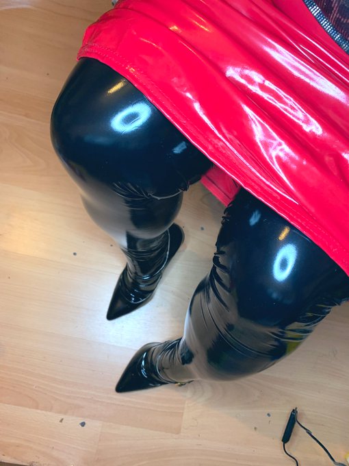 Today&rsquo;s outfit, latex stockings and skirt #sissy https://t.co/RkSM9JfISQ<a href="/tag/sissy"class="tags">#sissy</a>