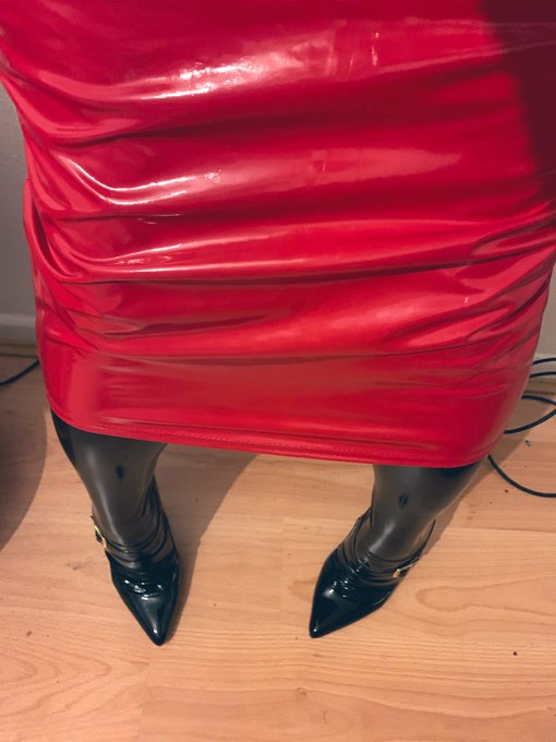 Today&rsquo;s outfit, latex stockings and skirt #sissy https://t.co/RkSM9JfISQ<a href="/tag/sissy"class="tags">#sissy</a>