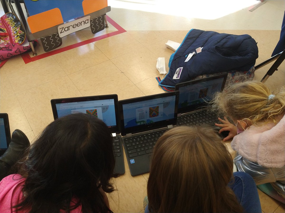 NSComputerTech's tweet image. @NSComputerTech 1st gr ss worked together to help eachother follow the sequence in @kid_OYO #colorbycode @EWSDTech @NorthSideEW