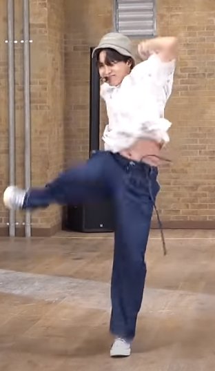 low quality but i could still see the tummy peaking