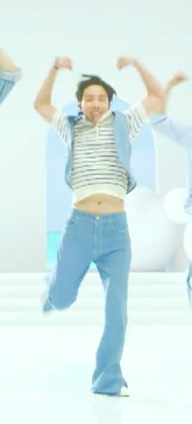 low quality but i could still see the tummy peaking