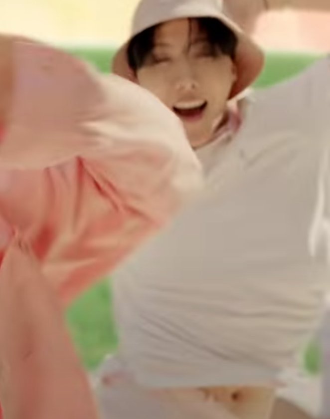 low quality but i could still see the tummy peaking