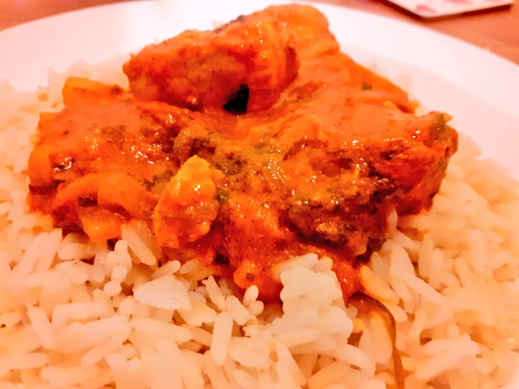 catadytilea's tweet image. Chicken and spinach curry with fluffy rice