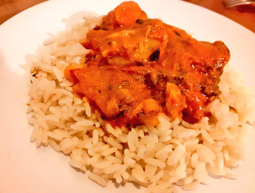 catadytilea's tweet image. Chicken and spinach curry with fluffy rice
