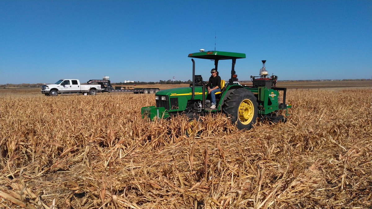 LucasAHaag's tweet image. Beautiful day to plant #winterpeas into fresh sorghum stubble at Hays. Year 3 of 5 statewide effort looking at integrating #pulses into KS cropping systems. Other locations at Colby, Manhattan, and Scandia. #KSUpulses