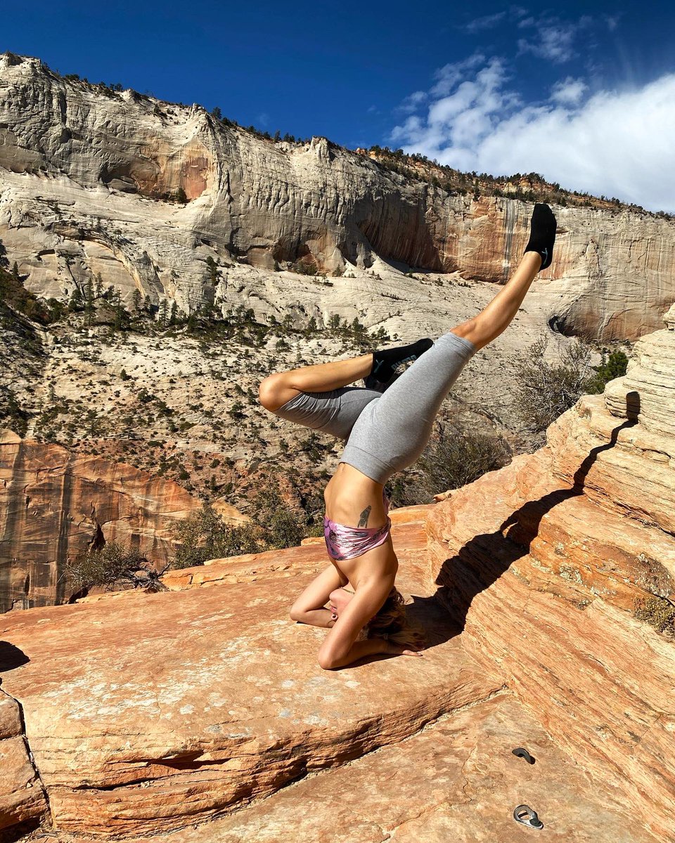 hyperrealgirl's tweet photo. Angels Landing  👼🏼🛸 https://t.co/NalJMhgZMg