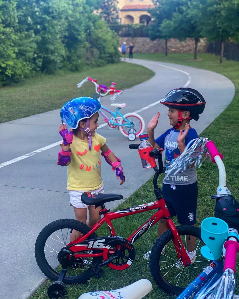 A little sibling encouragement can go a wheelie long way 🚴🏽♂️💛💚 #LiveTheRide
📷: @dsantana87 https://t.co/JAIbA1nkce
