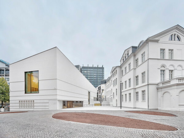 afasiaarq's tweet photo. #Staab Architekten https://t.co/WkQmQ08f17 | posted by afasia | daily entries on contemporary art and architecture
Jewish Museum . Frankfurt Staab Architekten . + baunetz The main building of the Jewish Museum in Frankfurt was reopened after many years of construction with a n… https://t.co/CkK2tW1UTv