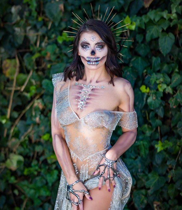2 pic. Happy Day of the Dead. ? https://t.co/A0cgXcoOYv