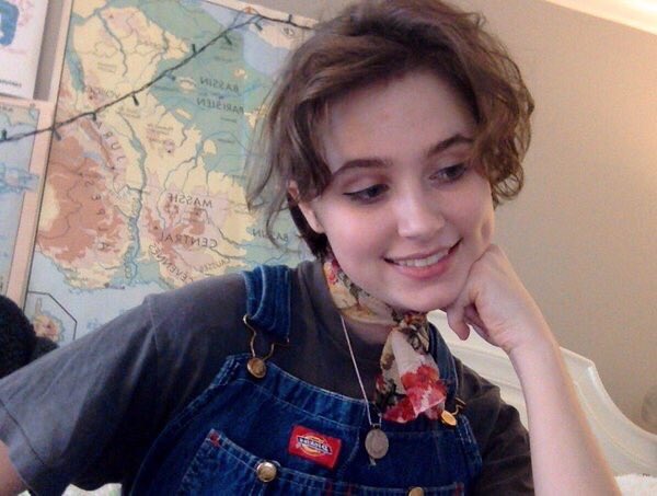 —— brunette and short ——