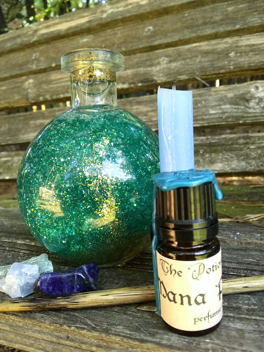 ThePotionSelle1's tweet photo. Restocking today! I have more Mana Potion, Dreamtime, House Blend and Autumn Brew! 

Get a head start on holiday shopping for the adventurers in your life~

https://t.co/KraPlmjIuL

#dungeonsanddragons #CriticalRole #DnD #handmadeperfume https://t.co/VtsSAHggZV