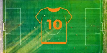 Playmaker:One of the hardest roles to play in any team.It's easy to use your speed.It's easy to use your strength.Not everyone can use their brain.How can you play as a Number 10?Here is how -THREAD-