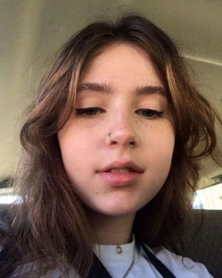 —— brunette ——