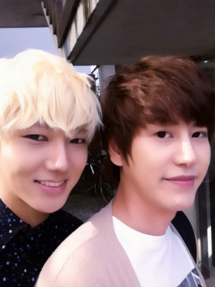 kyusung/yekyu selcas (+other sns pictures) but without kyuhyun's funny stare: a thread.