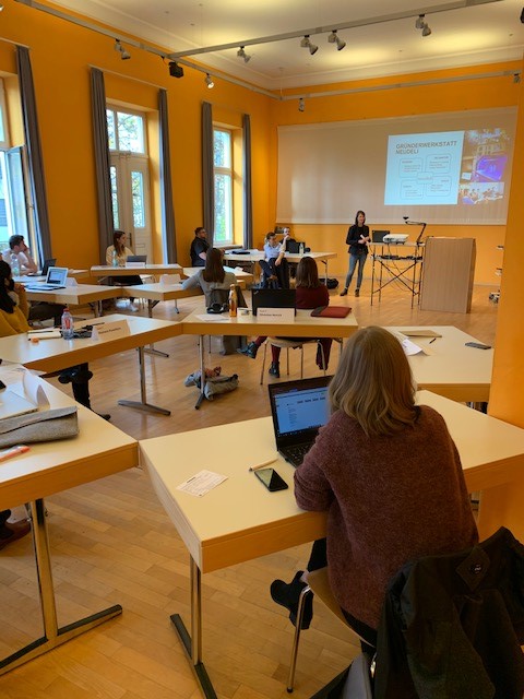 bauhausmobility's tweet photo. Semesterstart @bauhaus_uni 🎉
Unser mit #Abstand innovativster Kurs:
Gemeinsam mit Gründerwerkstatt #neudeli begleiten wir Studierende aus allen 4 Fakultäten zur #StartUp-Idee 💡
18 kreative Köpfe + Challenges zu #Mobilität, #Stadtklima & #Logistik + Wirtschaftskooperation = 🚀 https://t.co/vYEfjXzNgv