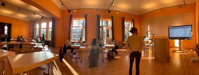 bauhausmobility's tweet photo. Semesterstart @bauhaus_uni 🎉
Unser mit #Abstand innovativster Kurs:
Gemeinsam mit Gründerwerkstatt #neudeli begleiten wir Studierende aus allen 4 Fakultäten zur #StartUp-Idee 💡
18 kreative Köpfe + Challenges zu #Mobilität, #Stadtklima & #Logistik + Wirtschaftskooperation = 🚀 https://t.co/vYEfjXzNgv
