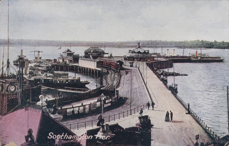 Look at this wonderful photograph of  #Southampton Pier  @HistoricalSoton sent 27/2/17. Another pc held by  @statelibrarywa sent by Lance Sergeant James Leslie Turner, 28th Battalion, AIF who left Australia in January 1916 & spent a month in Alexandria before sailing to France..1/4