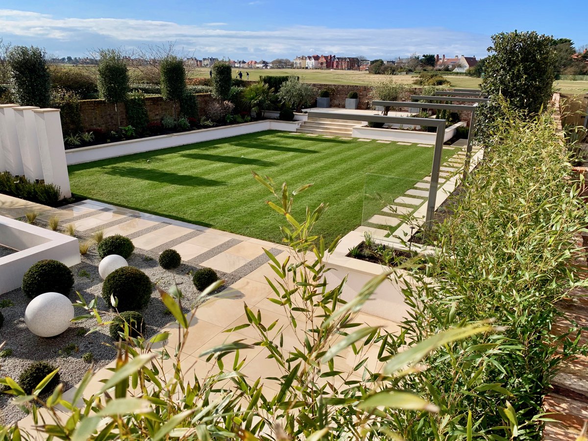 _LONDONSTONE's tweet image. Starting the month as we mean to go on, with this stunning Harvest Sawn Sandstone scheme in Cheshire from @BotanicaGardens.

FREE nationwide delivery on full packs &amp;amp; orders over £1,000 on stone, porcelain &amp;amp; composite decking - [bit.ly/30tTAiO].

#ThisIsLondonStone