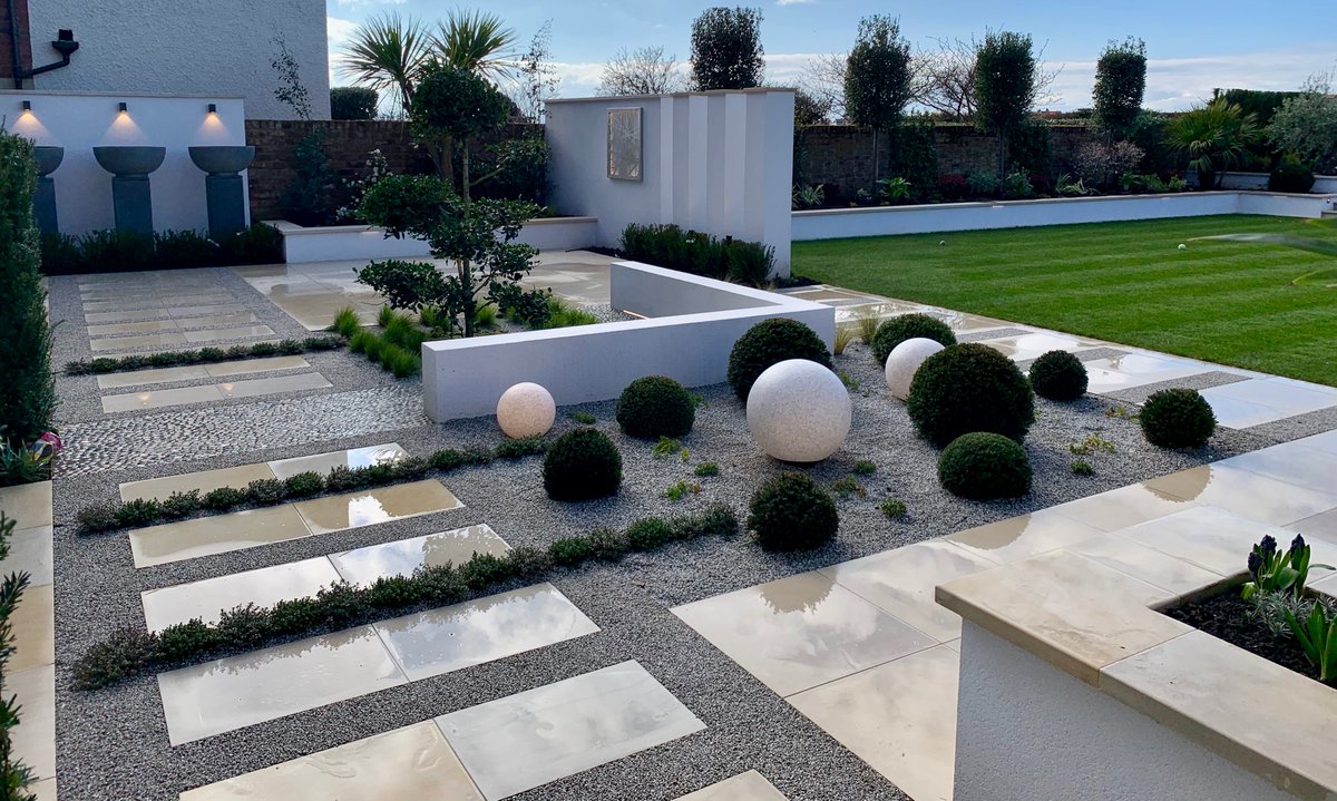 _LONDONSTONE's tweet image. Starting the month as we mean to go on, with this stunning Harvest Sawn Sandstone scheme in Cheshire from @BotanicaGardens.

FREE nationwide delivery on full packs &amp;amp; orders over £1,000 on stone, porcelain &amp;amp; composite decking - [bit.ly/30tTAiO].

#ThisIsLondonStone