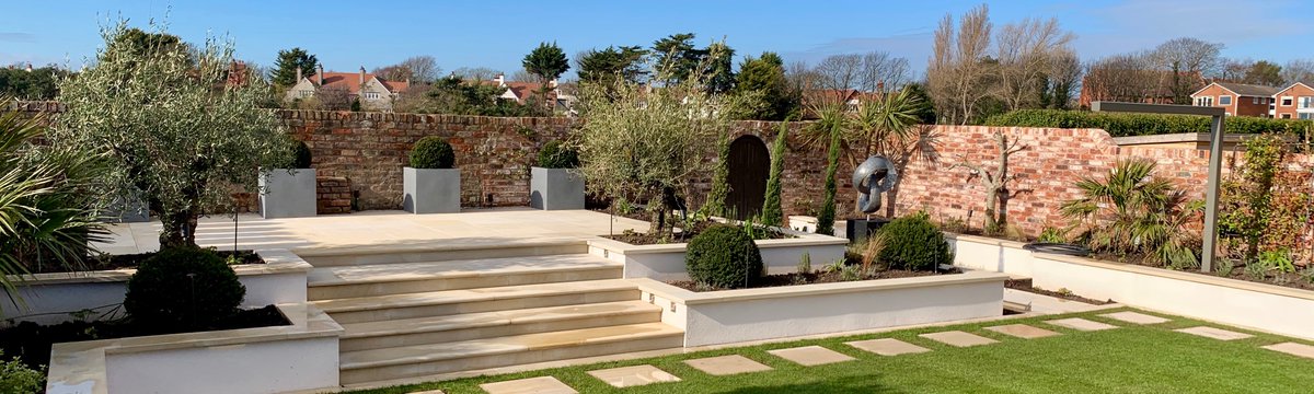 _LONDONSTONE's tweet image. Starting the month as we mean to go on, with this stunning Harvest Sawn Sandstone scheme in Cheshire from @BotanicaGardens.

FREE nationwide delivery on full packs &amp;amp; orders over £1,000 on stone, porcelain &amp;amp; composite decking - [bit.ly/30tTAiO].

#ThisIsLondonStone