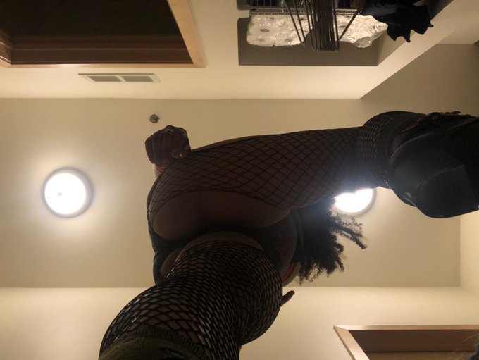 Let me stomp😈 on your balls https://t.co/HvUHlTRVSD
