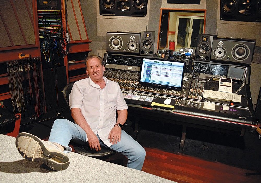 sonicsciencelab's tweet photo. Everything can always get better. Better chops, better recording techniques. But you gotta know the basics. That’s this business - https://t.co/4HcdmjFYuE via @tapeopmag 
#inspirational #interview #recordingstudio #prodicer #recordingartist https://t.co/gCiHNDgWyC