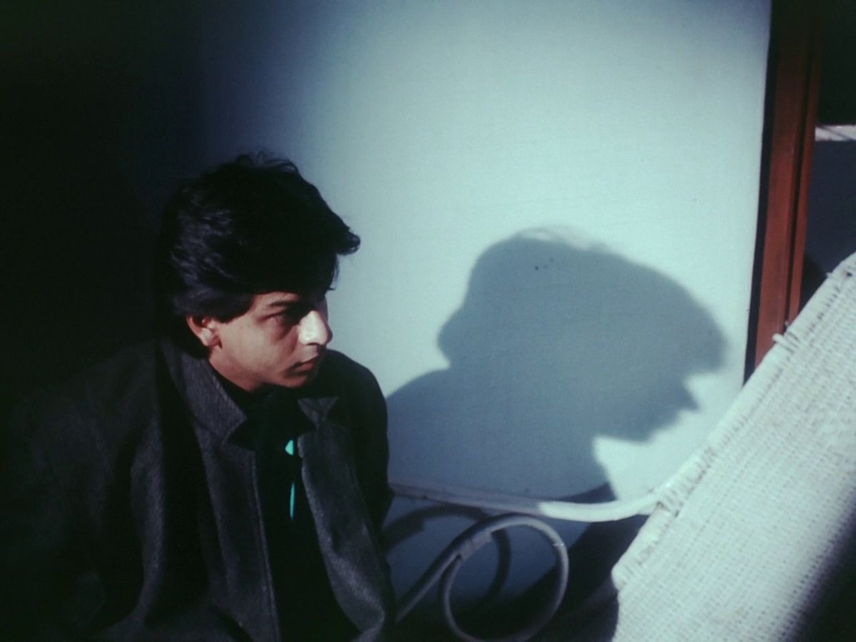 Kaul's acting instructions amused  #SRK. Kaul told him to feel his own hair as if it was not there, or think of his mother's lap for a scene, or think of himself as the seventh and not the third wave in the sea. SRK once joked about his experience in a Filmfare interview.