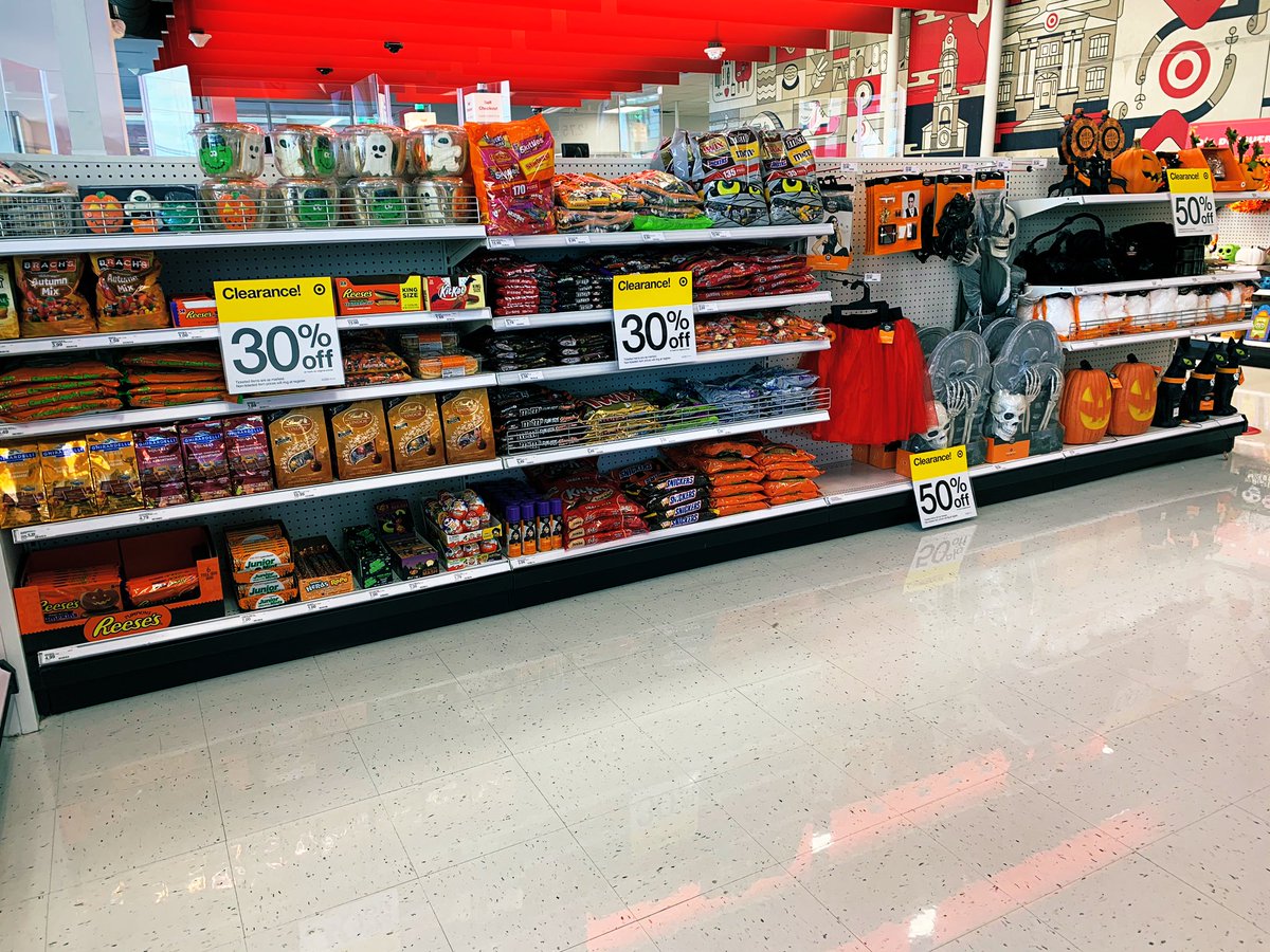 __JessicaResto's tweet photo. we are sad to be taking a markdown but happy to see my team is merchandising to sell our PLU as we are setting TAT. #merchandising #easytoshop #easytosell #T3238 #herecomesTAT ⭐️ https://t.co/4qqJ8boYCB