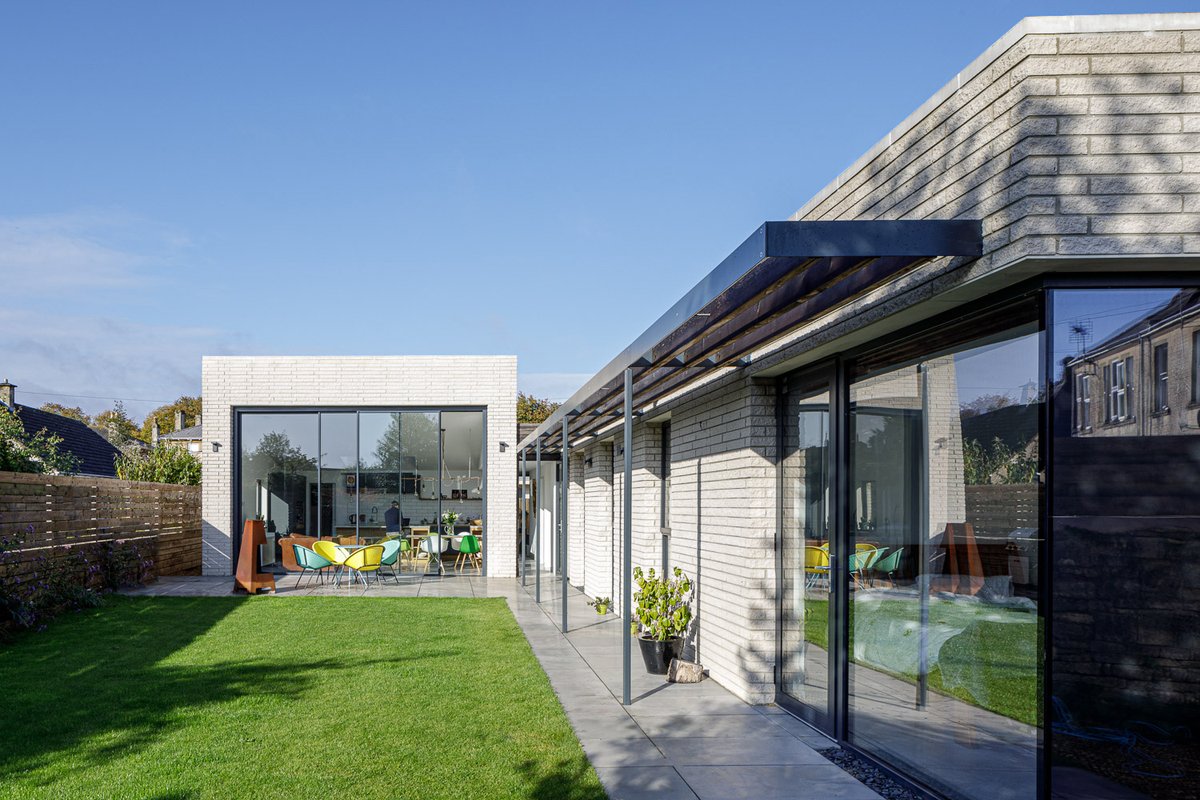 Greenways is a new single storey house, sited in the large rear garden of an early C20th house in Combe Down, Bath. Take a look at our website for more photos: ow.ly/zwQP50C5jWd 

#buildingdesign #architectsouthwest #architectbath #exteriorinspo #modernliving #homeinspo