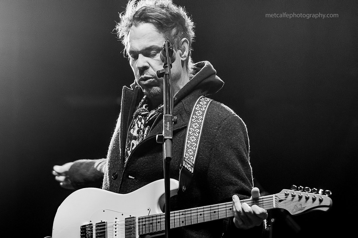 Ian Thornley of Big Wreck performing at Chris Hadfield Airport in Sarnia for Rocking the Runway.