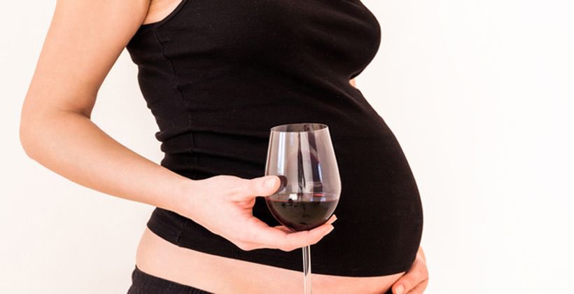 COMM3724Myaca's tweet photo. Alcohol is 100% absorbed by the fetus and causes devastating damages to the baby’s brain. https://t.co/5YvsmvotTA