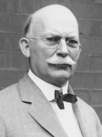1920 was a completely clean-shaven election. In 1924, the losing VP candidate for the Dems, Charles G. Bryan had a moustache (his clean-shaven older brother had lost the presidency in 1896, 1900 and 1908).