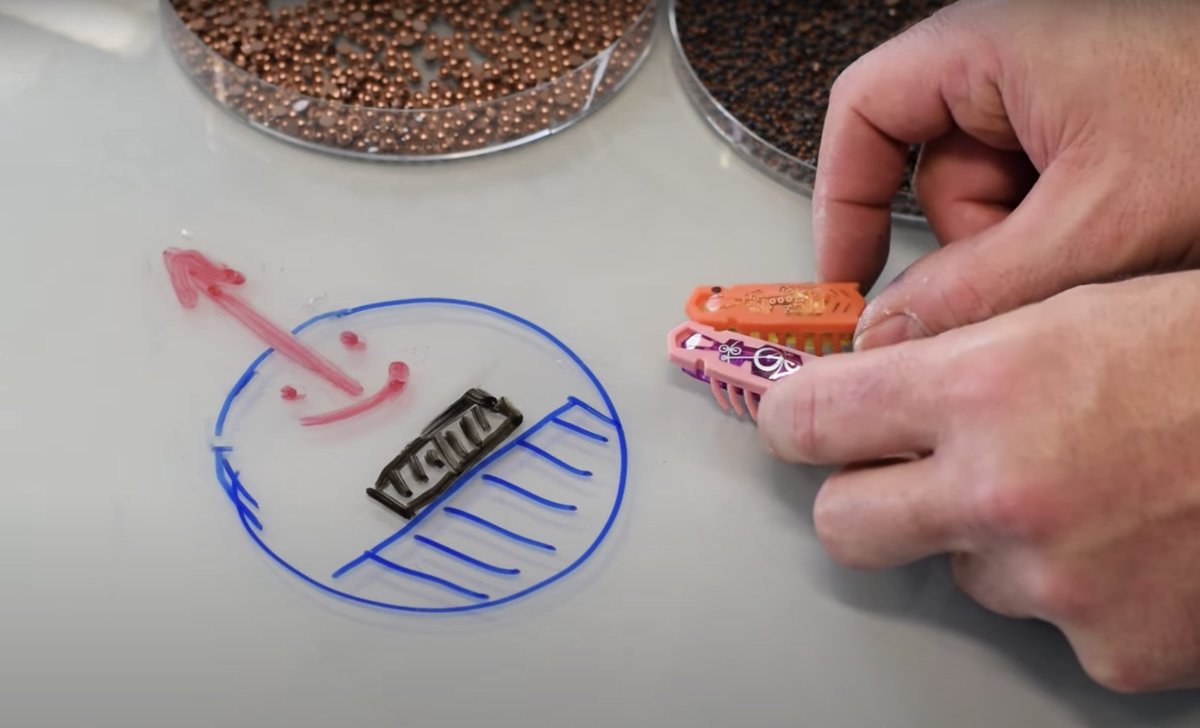 LeprojetLu's tweet photo. Nouvelle vidéo ! On parle physique statistique et matière active avec @odauchot... ou comment des grains marcheurs nous aident à comprendre des vols d'oiseaux ! 🐦
https://t.co/rqXpaJDl90 https://t.co/tkejQSejcc
