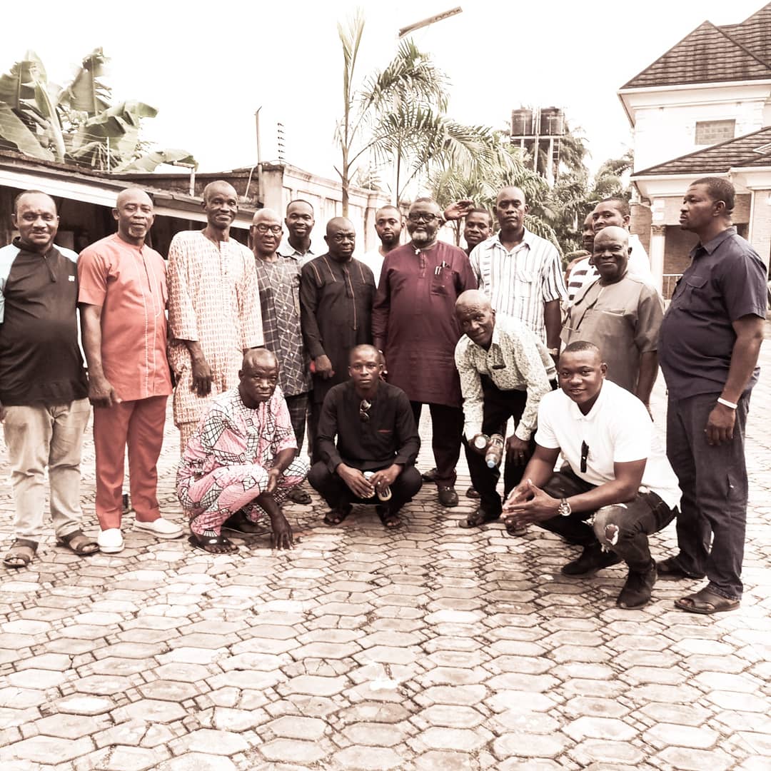 RtHonJones's tweet photo. It was fun hanging out in my Obi yesterday with my kinsmen.

@instablog9ja @dino_melaye @TVC_Ent @ProfOsinbajo @OfficialPDPNig @PDPImoHeartland @EmekaIhedioha @NigeriaNewsdesk https://t.co/2LauWe7wE0
