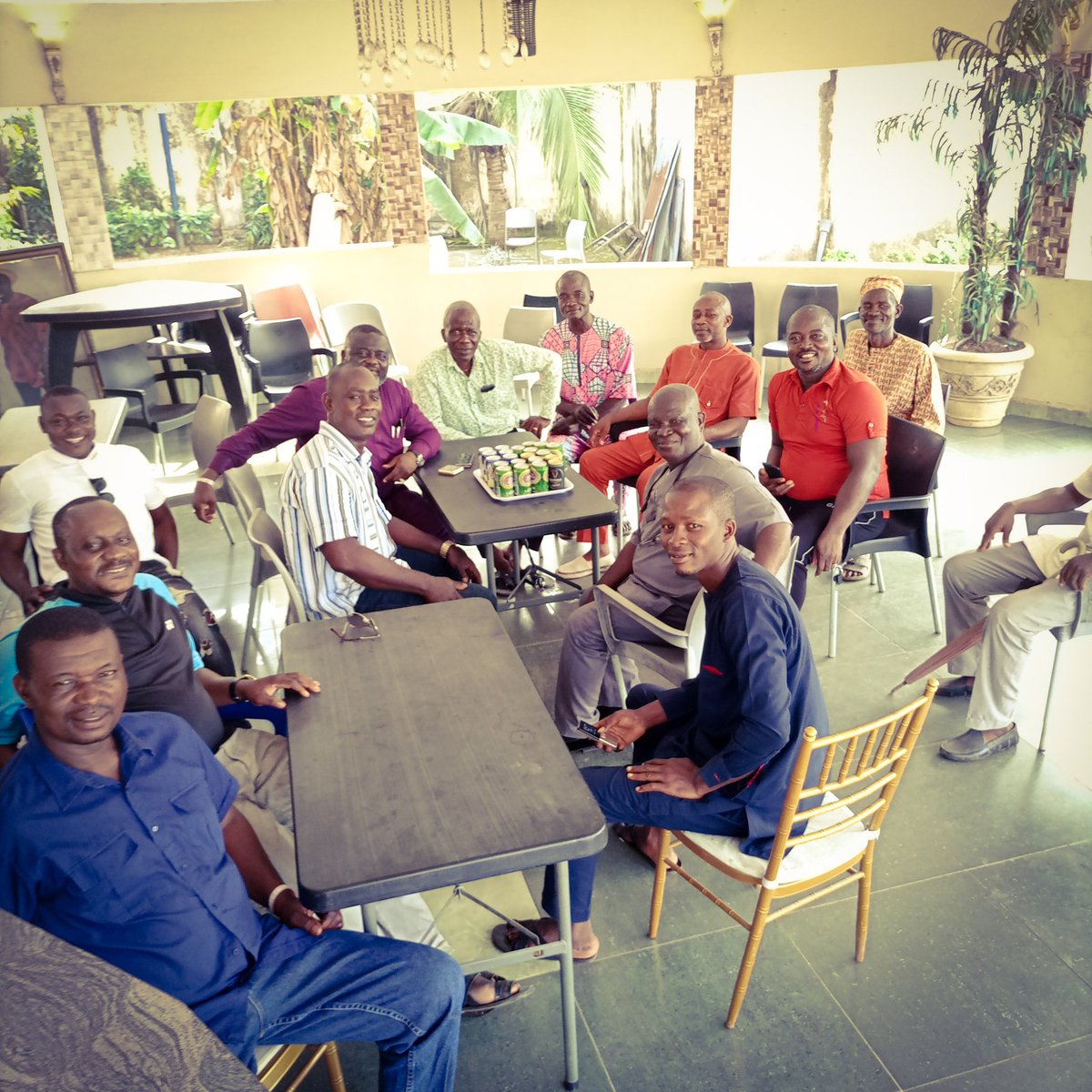 RtHonJones's tweet photo. It was fun hanging out in my Obi yesterday with my kinsmen.

@instablog9ja @dino_melaye @TVC_Ent @ProfOsinbajo @OfficialPDPNig @PDPImoHeartland @EmekaIhedioha @NigeriaNewsdesk https://t.co/2LauWe7wE0