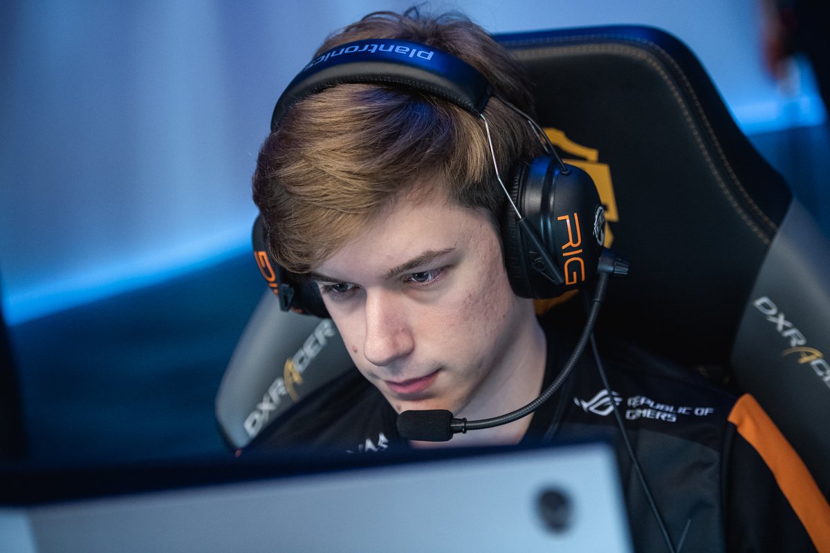 AlternativeX tweet media