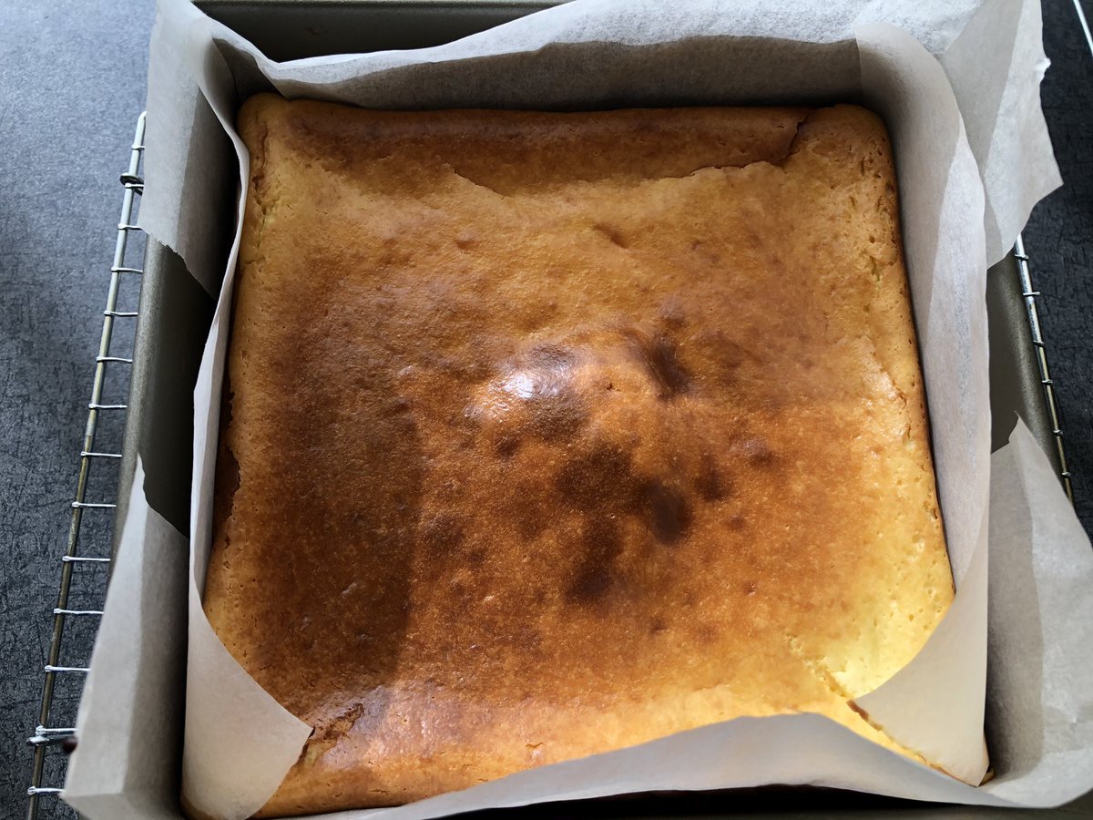 らんらん スティックチーズケーキにしようと角型で焼いてカットまでしたけれど ラッピングするのが急に面倒になったのでホイップを盛りモリにして食べることにした次第 ᐛ らんらん スティックチーズケーキにしようと角型で焼いてカットまでしたけれど ラッピングするのが急に面倒になったのでホイップを盛りモリにして食べることにした次第 ᐛ