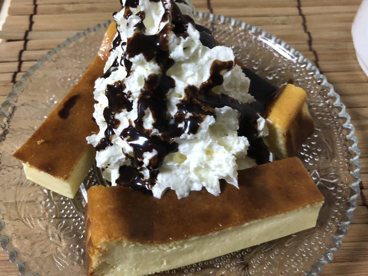らんらん スティックチーズケーキにしようと角型で焼いてカットまでしたけれど ラッピングするのが急に面倒になったのでホイップを盛りモリにして食べることにした次第 ᐛ らんらん スティックチーズケーキにしようと角型で焼いてカットまでしたけれど ラッピングするのが急に面倒になったのでホイップを盛りモリにして食べることにした次第 ᐛ