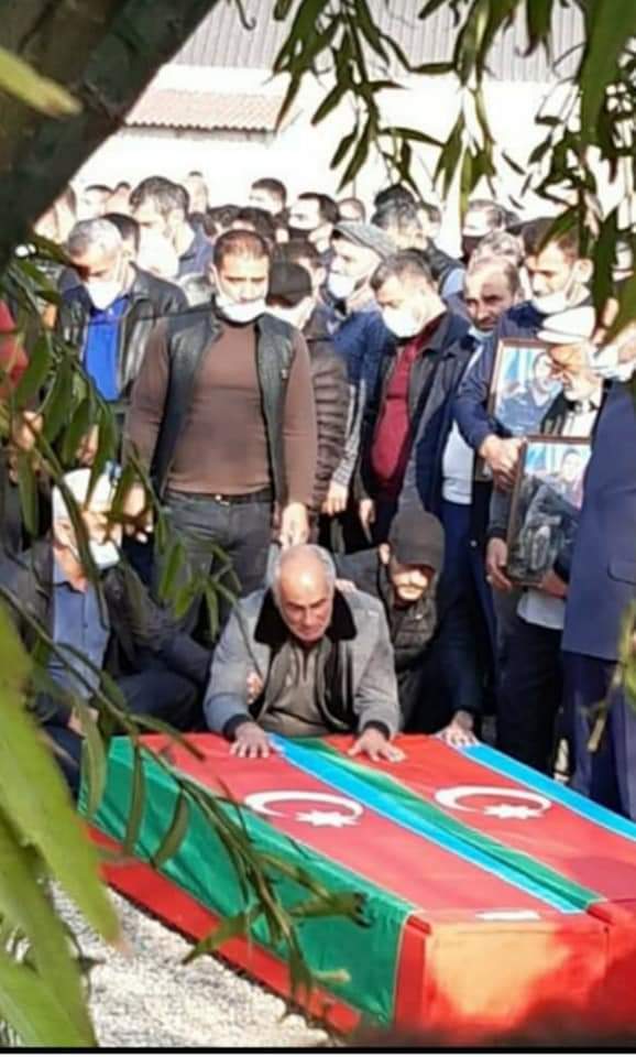 ashurbeyli's tweet photo. Братья близнецы Инам и Бахрам открыли глаза в один день, в один день пошли освобождать Родину и огромному сожалению в один день закрыли глаза.... навсегда. 
Они отдали свою жизнь за то, чтоб наши дети никогда не видели войны!  
Allah rəhmət eləsin! 
#КарабахэтоАзербайджан https://t.co/MK97WGnjQF