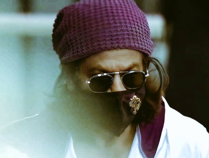 Wishing my favourite Shah Rukh Khan a very happy birthday  . 