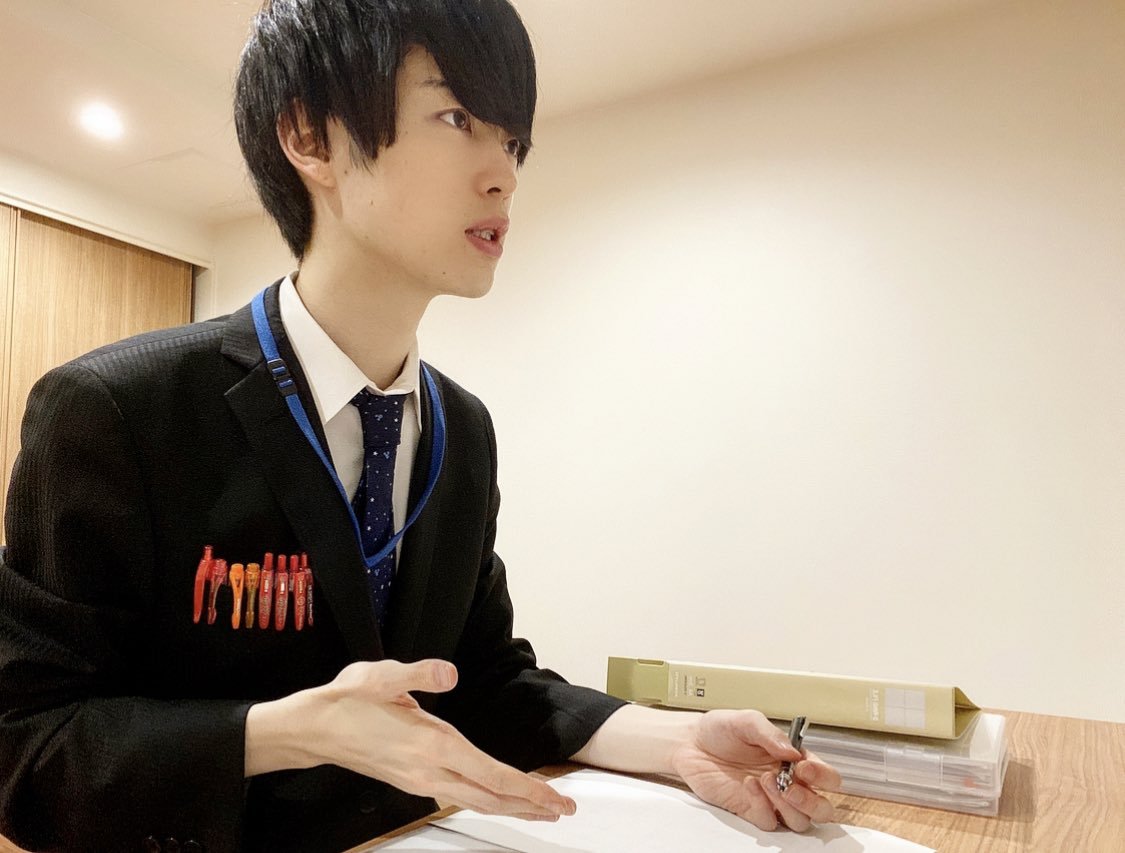 jnack's tweet photo. "An interviewer who’s a little too extra with the pens"

Intentionally mundane Japanese Halloween costumes rule. 😌 https://t.co/W9BkXCU2XD https://t.co/GYDWfUEFe9