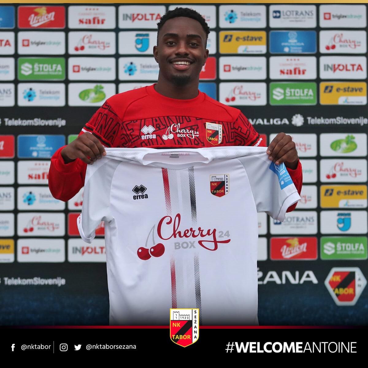 ✍️ | Antoine Makoumbou je nova okrepitev rdeče-črnih. 22-letni Francoz je svojo profesionalno nogometno pot začel v akademiji Monaca. 

Več na 👉 bit.ly/3jVcndv

#welcomeANTOINE
#PodpiramoNašLokalniKlub 🔴⚫️🍒