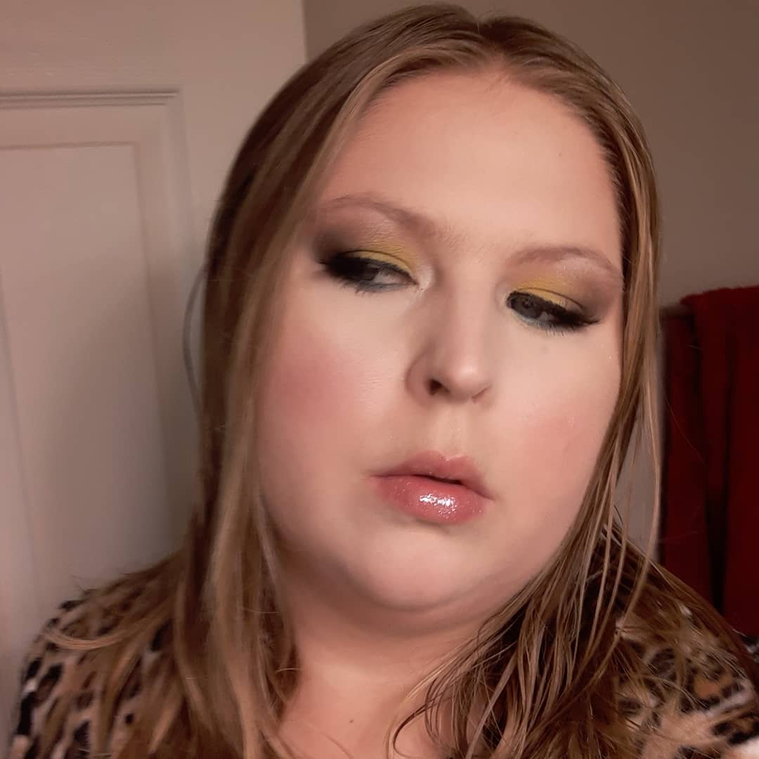 Bri8699's tweet photo. Oh, excuse me while I snap...
@JeffreeStar @shanedawson #conspiracycollection #conspiracypallet #thegloss #diamondjucie #supremefrosthighlighter #diamondwet #magicstarluminous @elfcosmetics #dewysettingspray #camoconcealer @tartecosmetics #shapetapepowder continued... https://t.co/Tbp5WGjWqU
