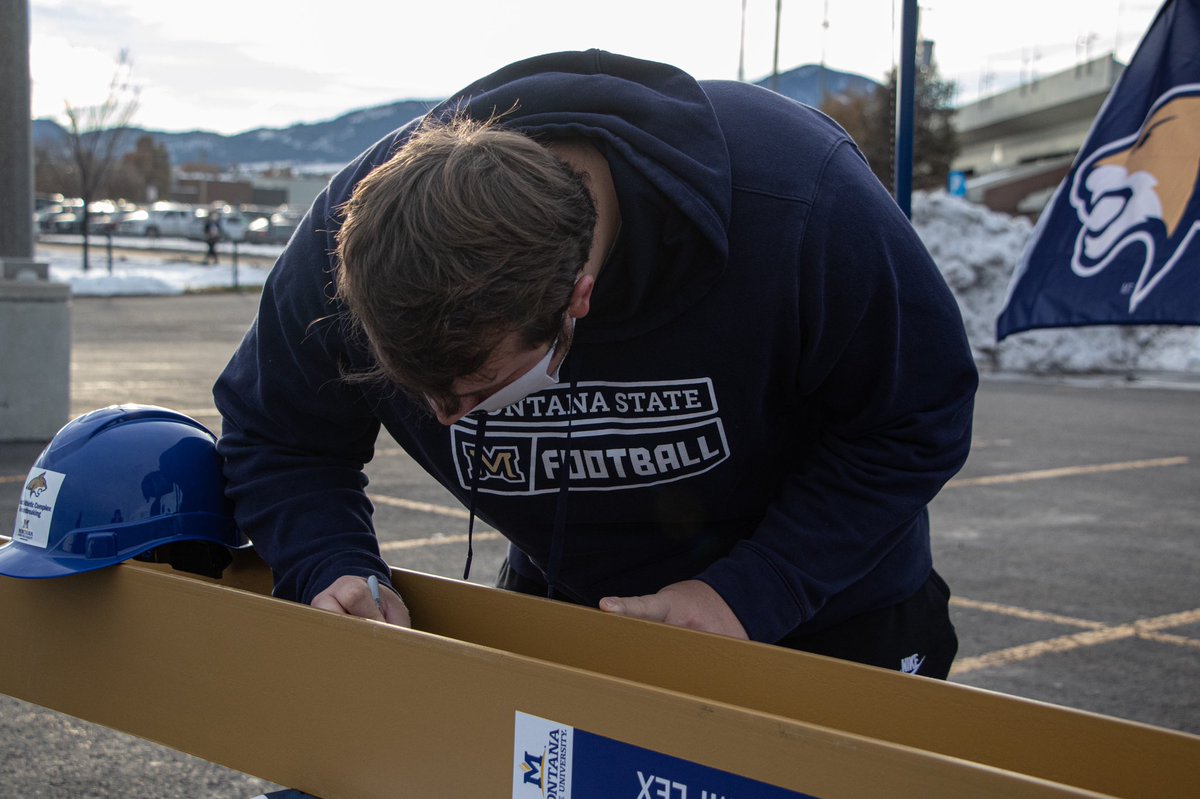 MSUBobcats's tweet photo. Last beam 🆙

Got a few 🖊 on the final piece of steel before the official “topping out” of the Bobcat Athletic Complex that took place today! #GoCatsGo https://t.co/vmcgn7qMQ6
