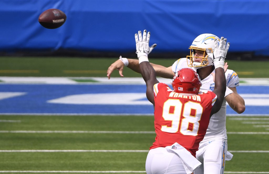 PFF_Chiefs's tweet photo. #Chiefs DI Tershawn Wharton is currently the second-highest graded rookie defensive lineman in the NFL, only trailing #2 overall pick Chase Young.

• 1st - Young: 82.0
• 2nd - Wharton: 71.9
• 3rd - Doug Costin: 64.4

📸: Robert Hanashiro, USA Today

#ChiefsKingdom https://t.co/HH6uyqLvFk